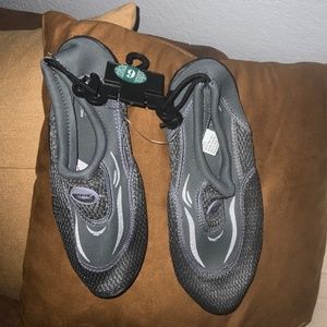 Wave Water/Boat Shoes Size 9 NWT women’s/Men’s stretchy.
